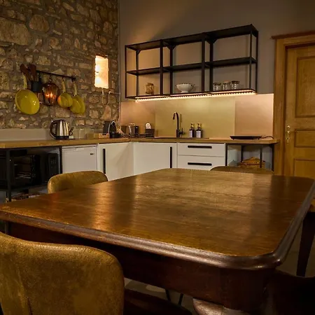 Le Caveau Henri *